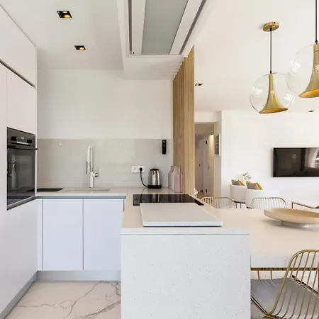 Apartman Ref 1432 - 3 Bedroom For Rent Centre *